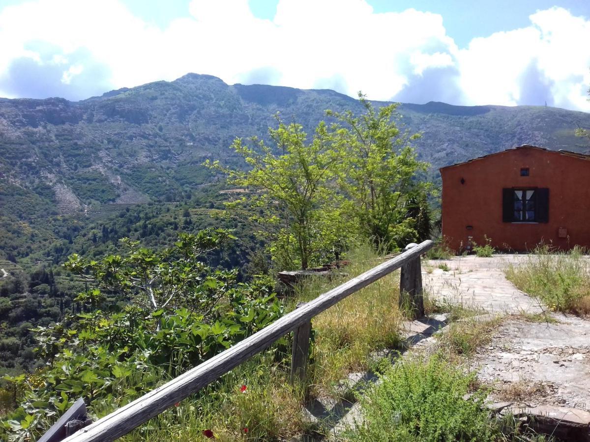 Ikarian Centre - Accommodation & Mountain Hiking Эвдилос Экстерьер фото